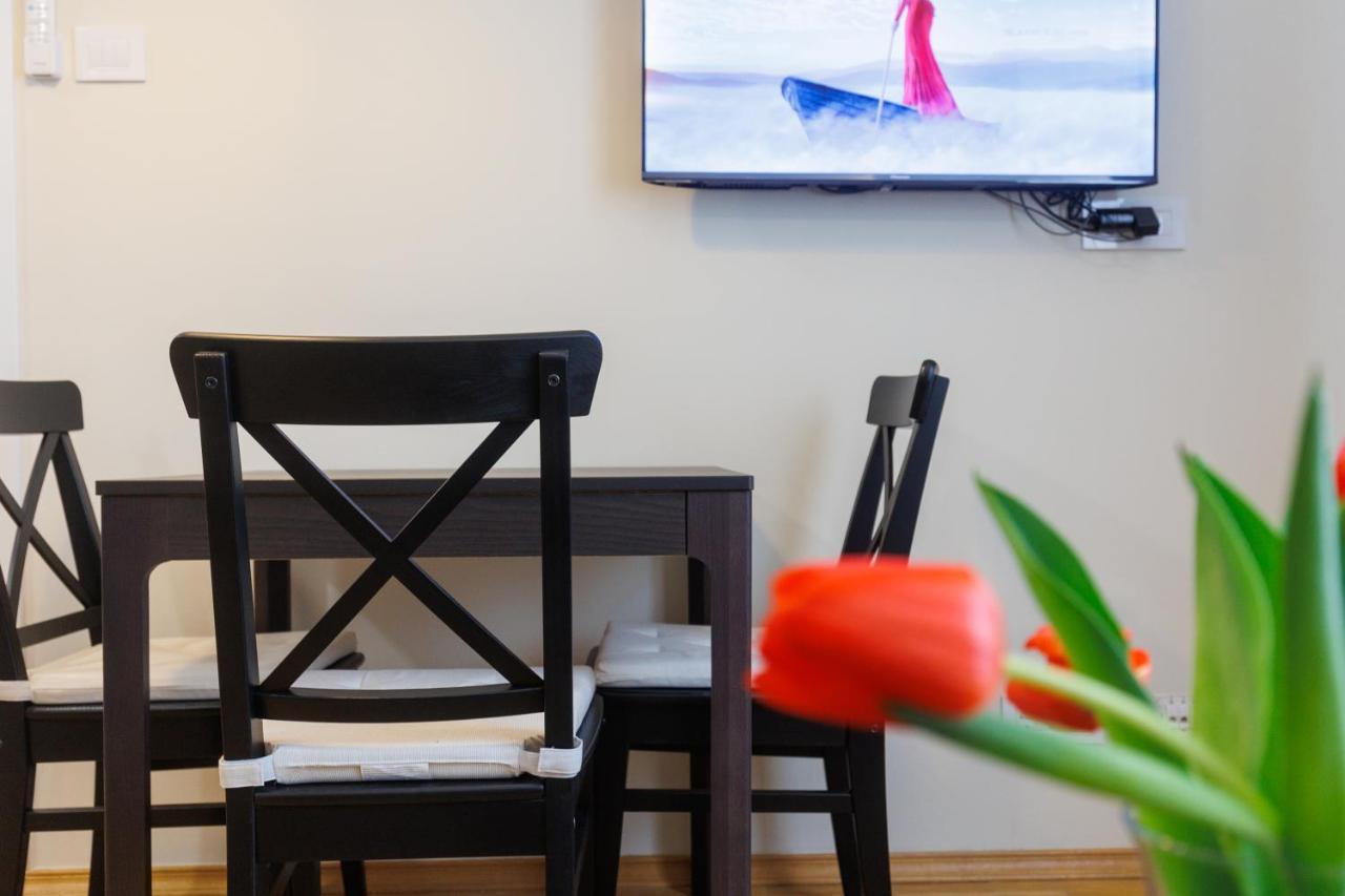Black & White Apartment 수보티차 외부 사진