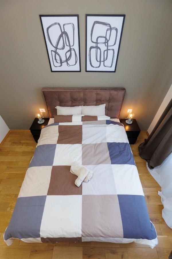 Black & White Apartment 수보티차 외부 사진
