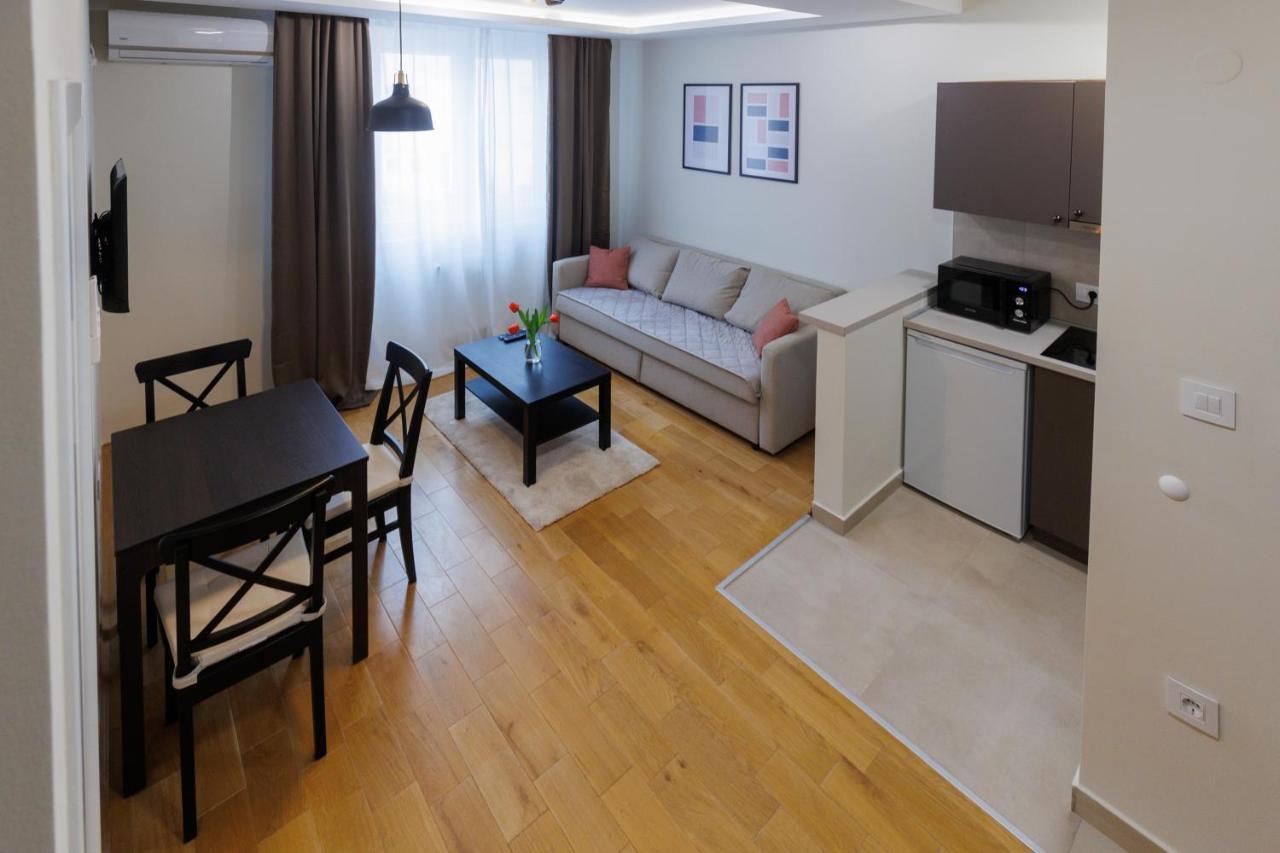 Black & White Apartment 수보티차 외부 사진