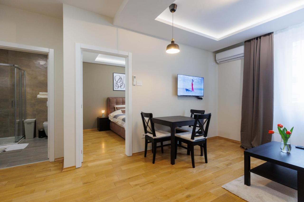 Black & White Apartment 수보티차 외부 사진