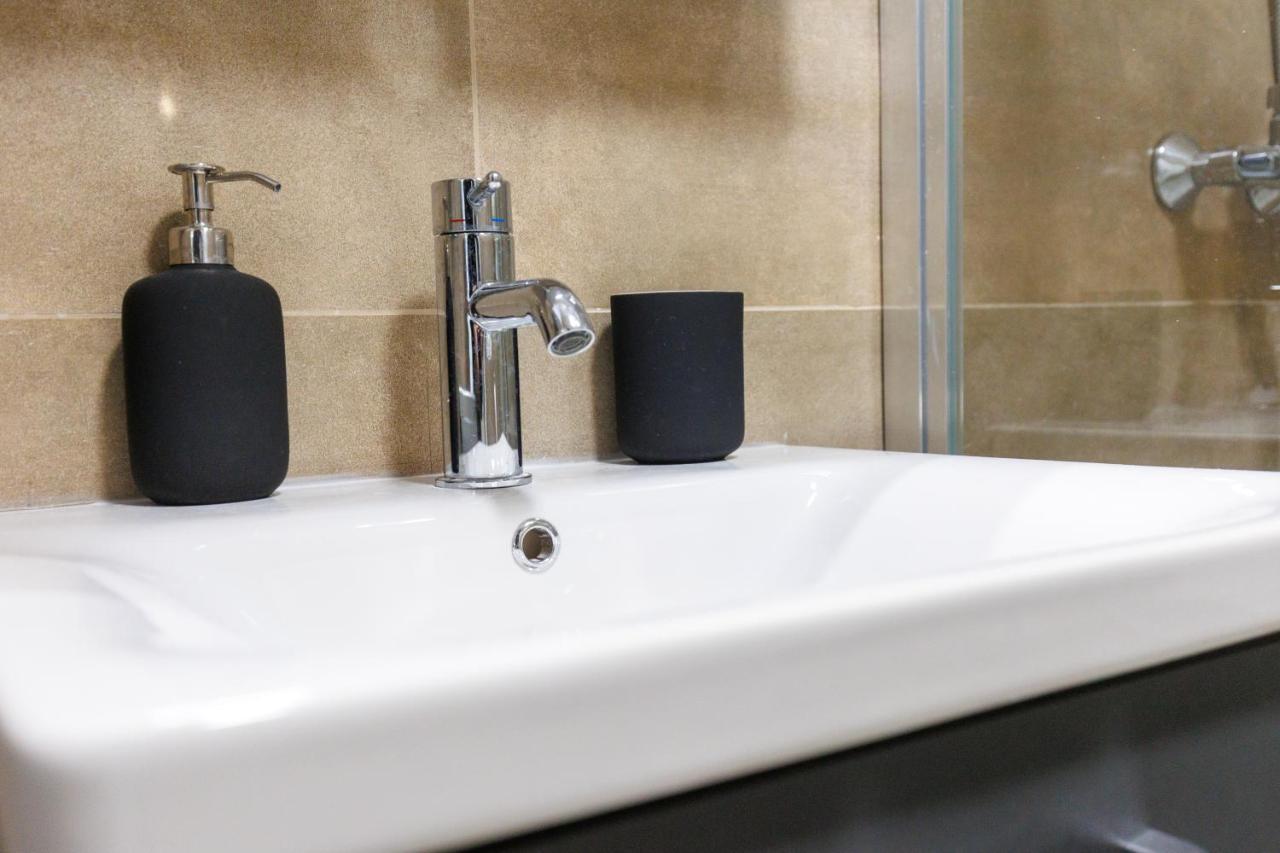 Black & White Apartment 수보티차 외부 사진